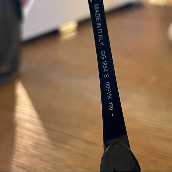 Authentic Gucci Sunglasses with Caee - Picture 9 of 12